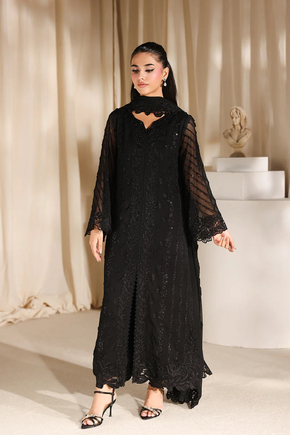 Black Pearl Sleeve Detail